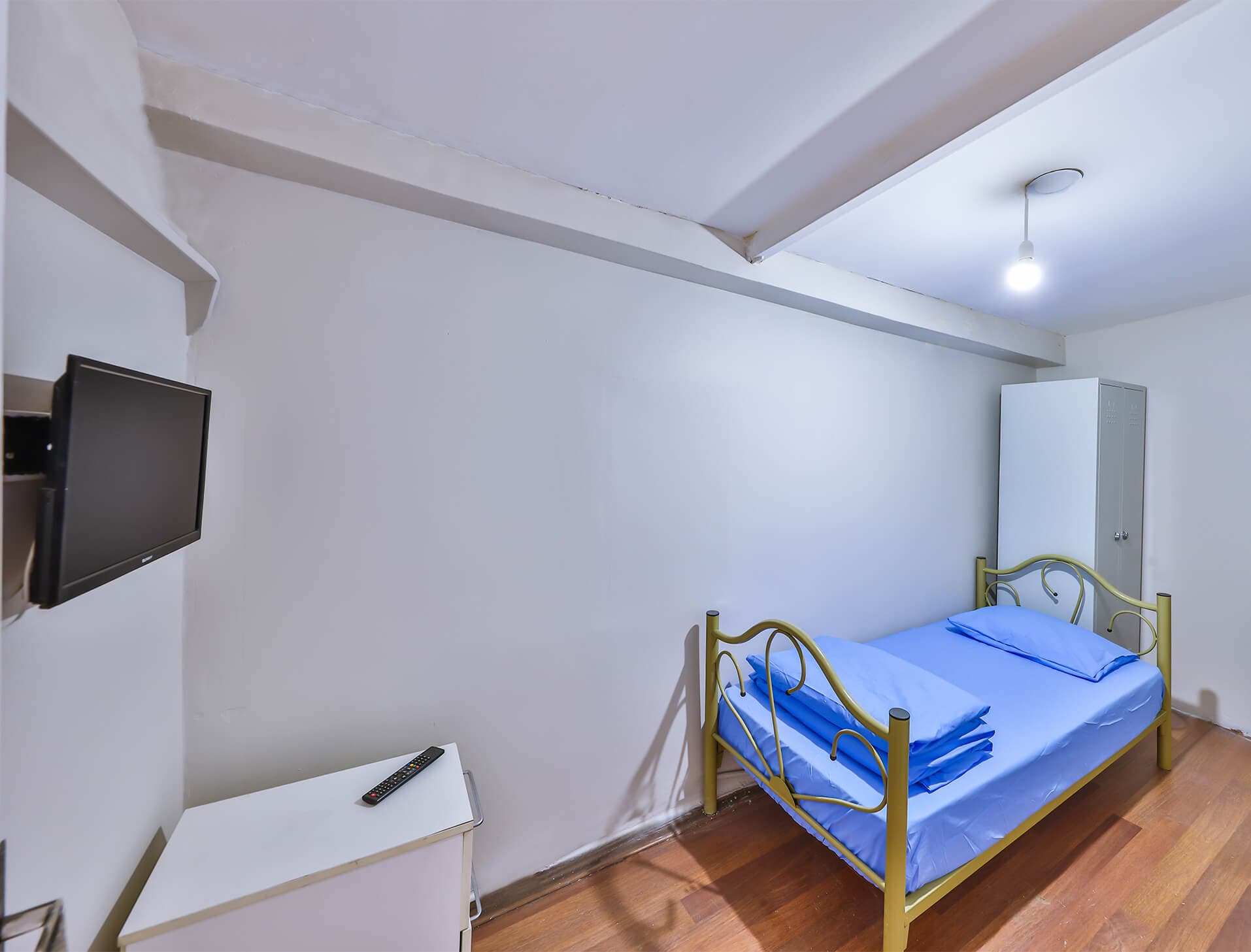 Tek Kişilik Koridor Camlı + TV - Fotoğraf 1