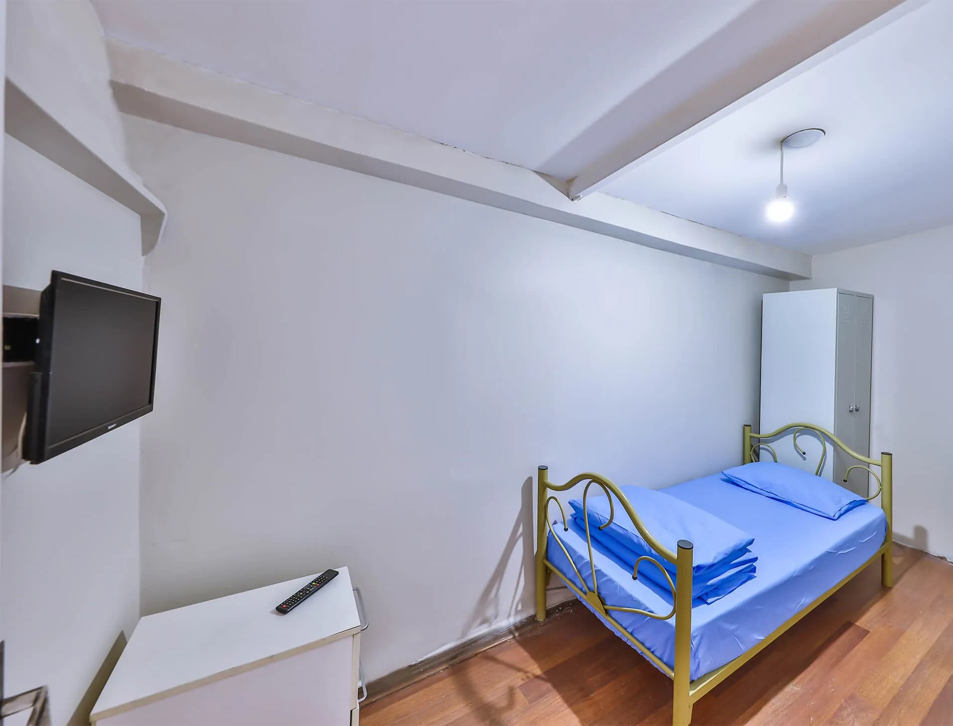 Tek Kişilik Camsız Oda + TV - Gökçe Pansiyon