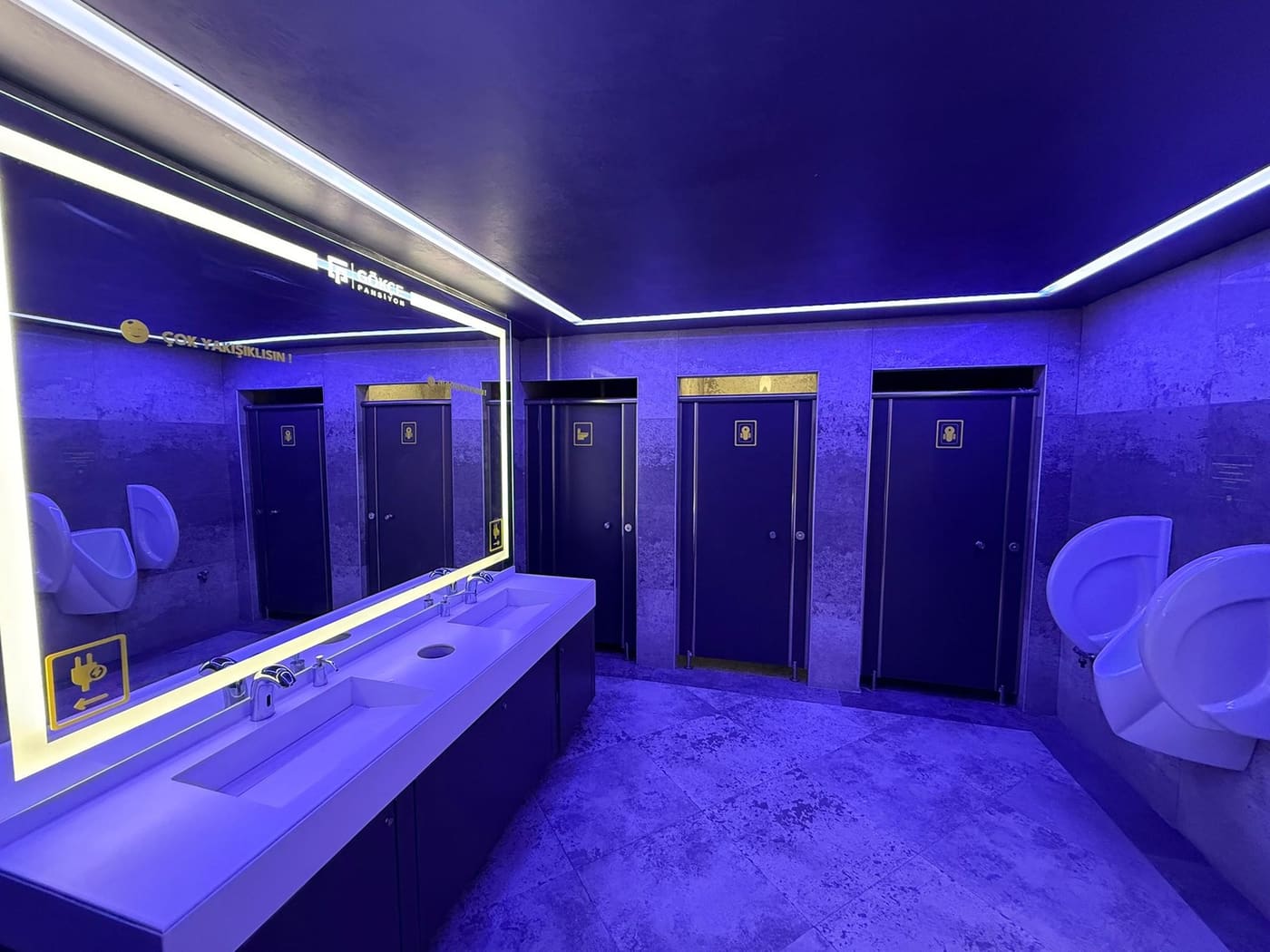 Geniş Açılı Lavabo & Pisuvar Alanı